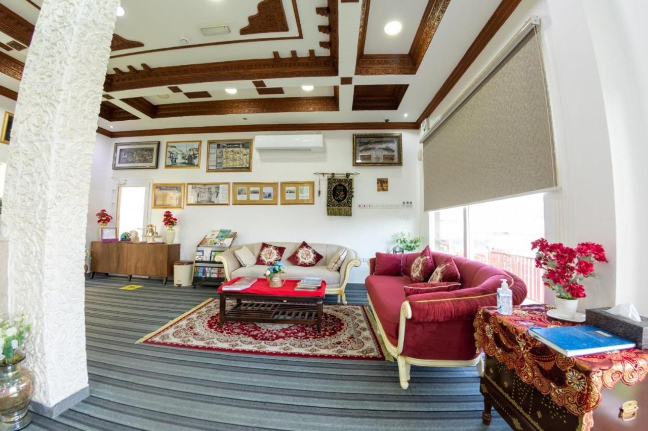 Sur Bandar Al Ayjah Hotel Apartments Luaran gambar