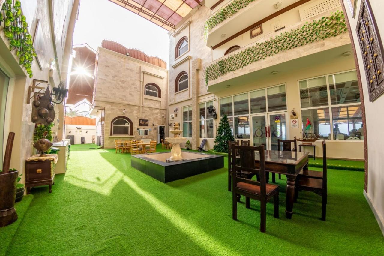 Sur Bandar Al Ayjah Hotel Apartments Luaran gambar