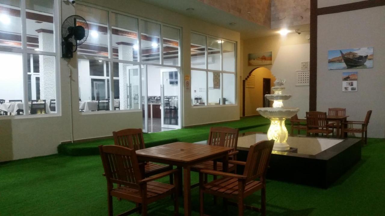 Sur Bandar Al Ayjah Hotel Apartments Luaran gambar