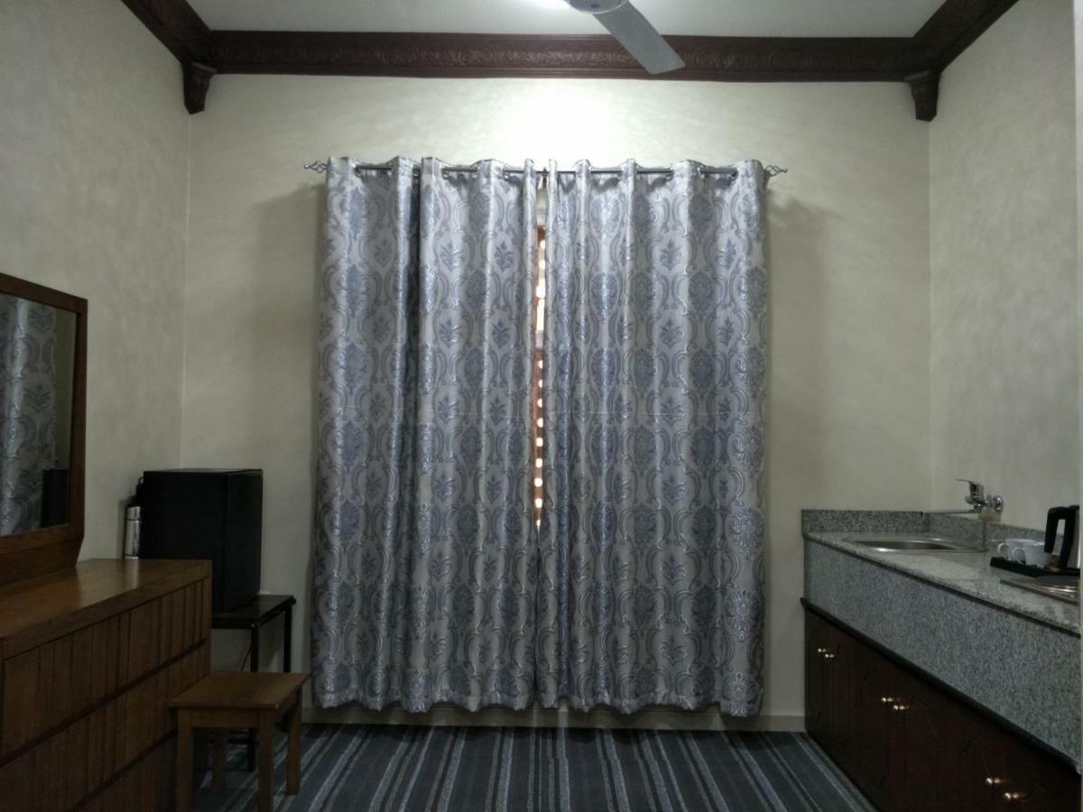 Sur Bandar Al Ayjah Hotel Apartments Luaran gambar