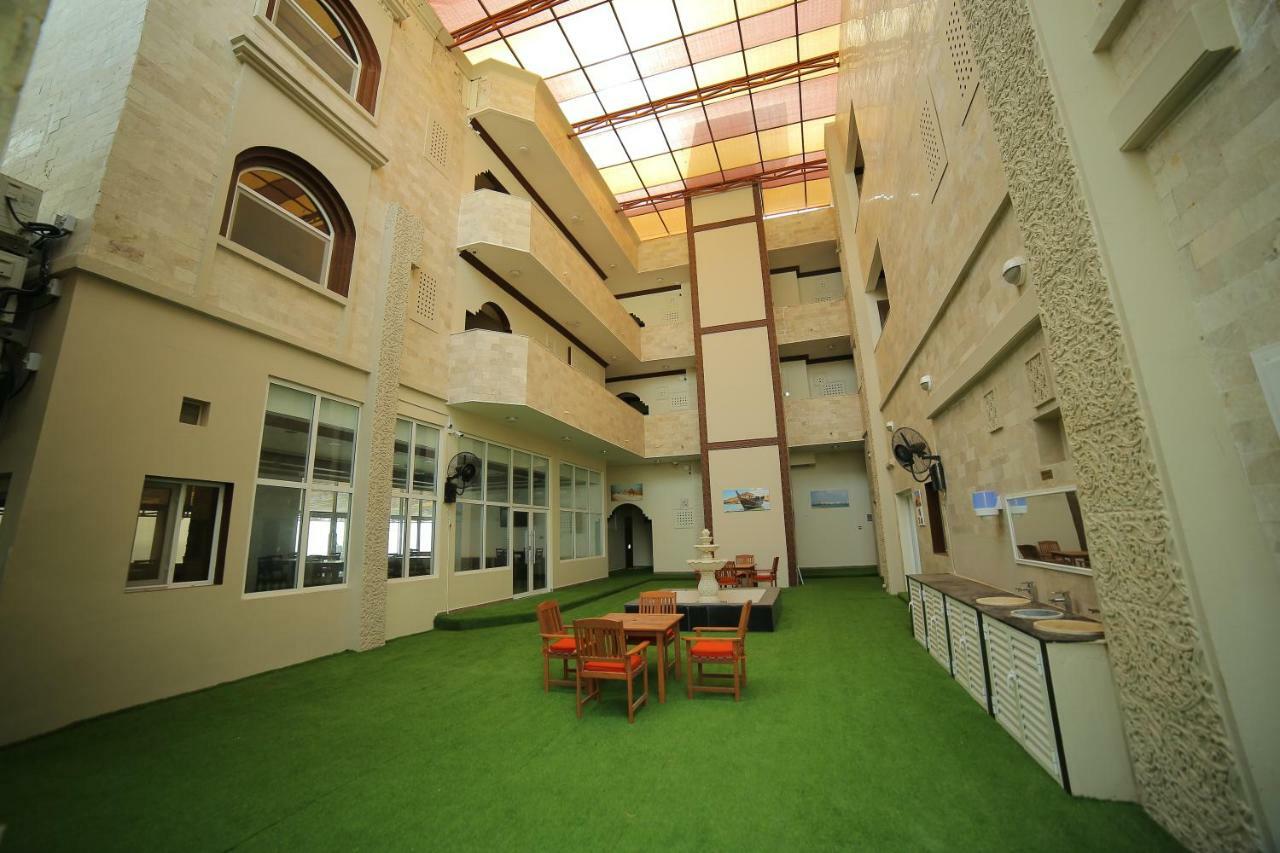Sur Bandar Al Ayjah Hotel Apartments Luaran gambar